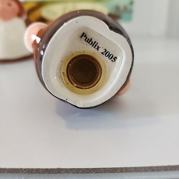 The Lilgrim Pair Salt & Pepper Shakers Publix Thanksgiving Premiere Edition 2005 - Picture 13 of 16